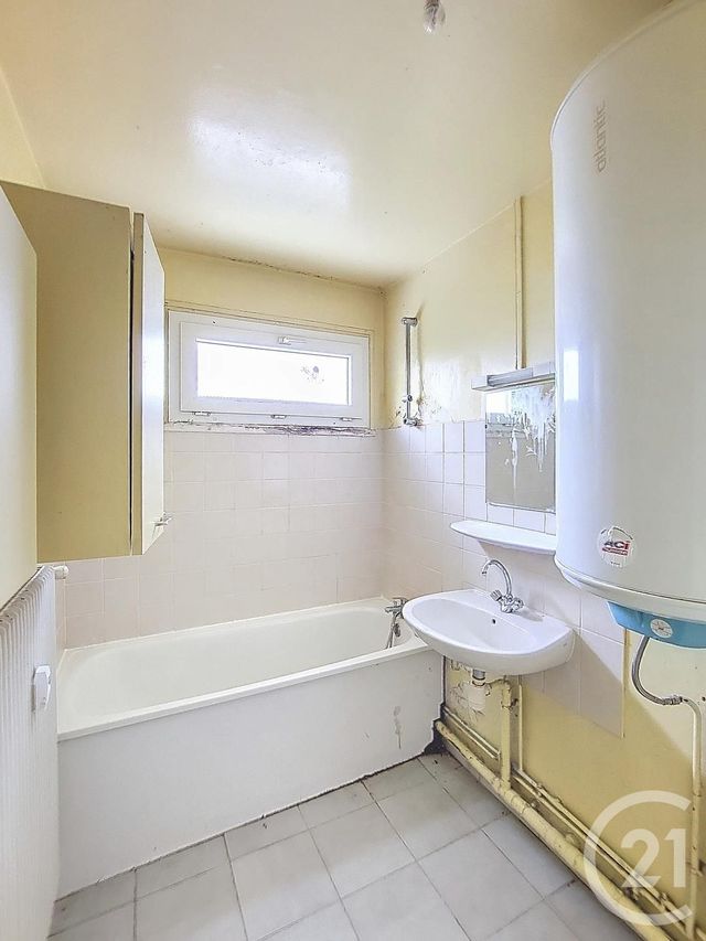 Appartement F4 à vendre - 4 pièces - 66.0 m2 - VITTEL - 88 - LORRAINE - Century 21 Les Portes D'Or