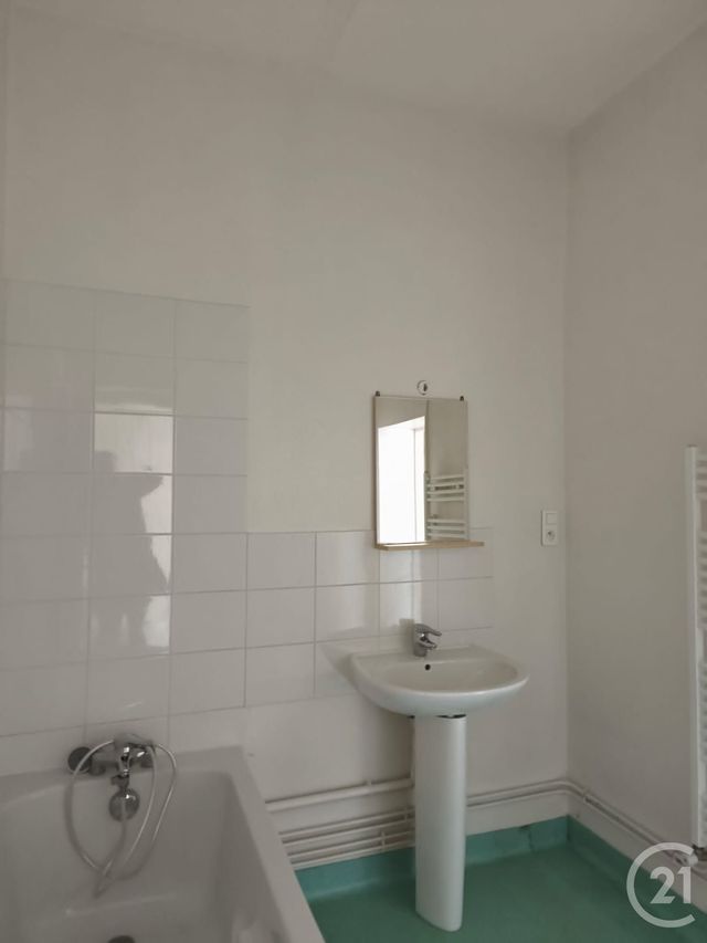 Appartement F4 à louer - 4 pièces - 98.0 m2 - MIRECOURT - 88 - LORRAINE - Century 21 Les Portes D'Or