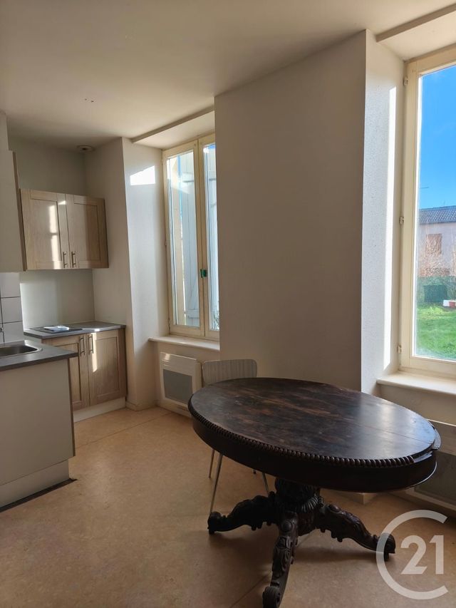 Appartement F1 à louer - 1 pièce - 28.0 m2 - MIRECOURT - 88 - LORRAINE - Century 21 Les Portes D'Or