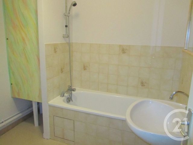 Appartement F3 à louer - 3 pièces - 60.0 m2 - MIRECOURT - 88 - LORRAINE - Century 21 Les Portes D'Or