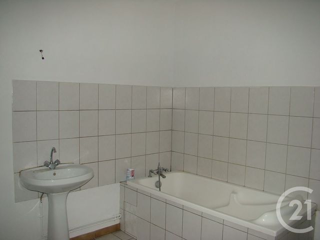 Appartement F3 à louer - 3 pièces - 90.0 m2 - CHATENOIS - 88 - LORRAINE - Century 21 Les Portes D'Or